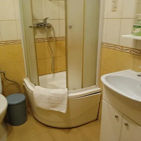 In A Private House 15 Min Away From Airport Homestay